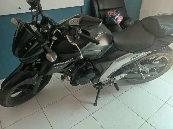 Vendo essa moto motivo comprei um carro