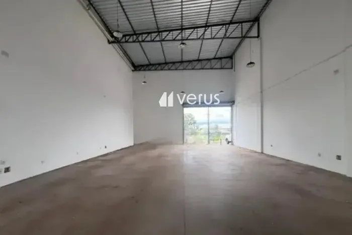 Imóvel para aluguel tem 200 metros quadrados em Nossa Senhora das Graças - Uberlândia - MG