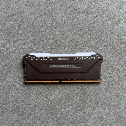 Memória RAM DDR4 Corsair RGB 16gb 