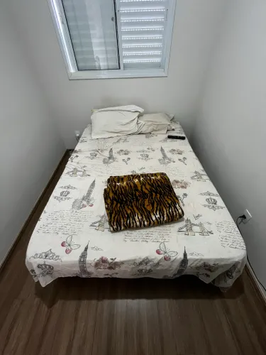 Cama de casal (não é box)