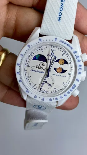 Omega Speedmaster MoonSwatch Snoopy 