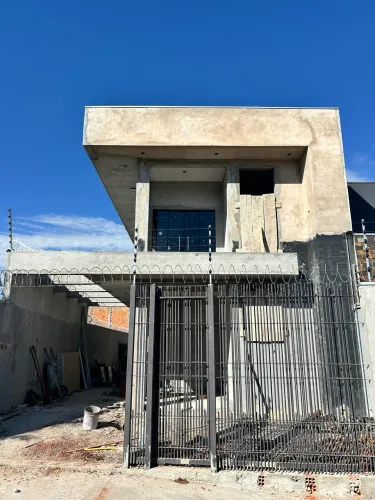 Sobrado finalizando a construção