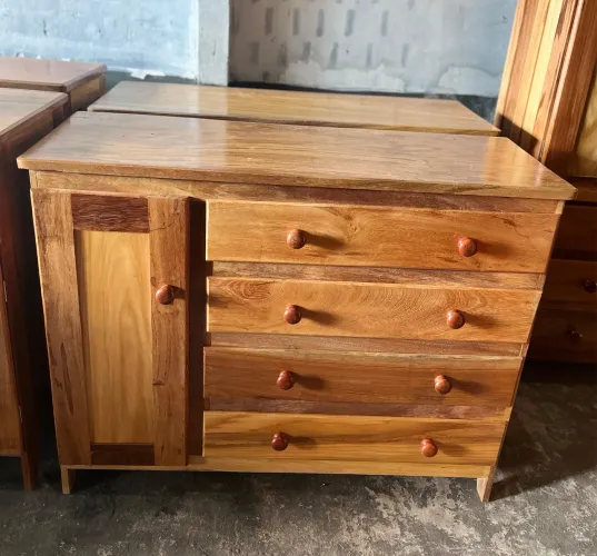 Cômoda 4 gavetas com sapateira