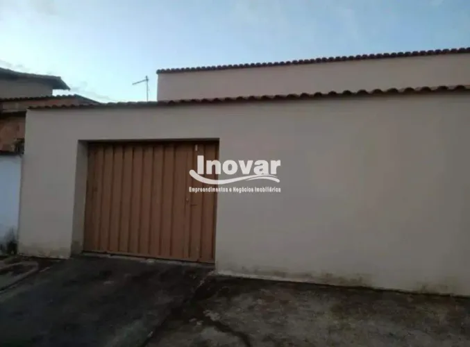 Casa à Venda 4 Quartos, 1 Suíte + Casa nos Fundos | Lote de 360 m²