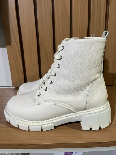 Coturno nude/off white seminovo tamanho 37