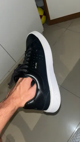 Tênis social preto de couro