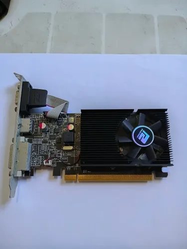 Placa de video AMD DDR3 2GB