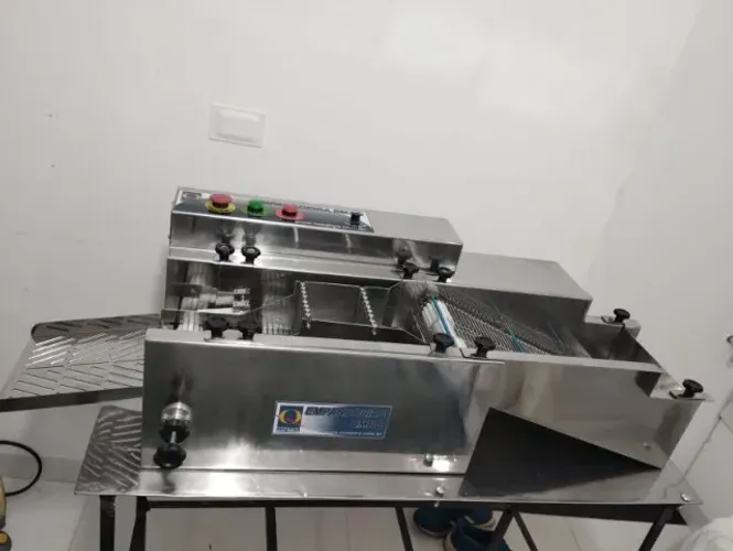 Empanadeira de salgados profissional Maqtiva VEMAQ 20.0