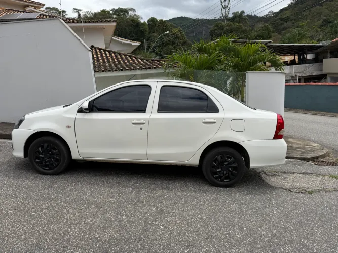 Toyota Etios X Sedan 1.5 Flex 16V 4P Mec. 2020