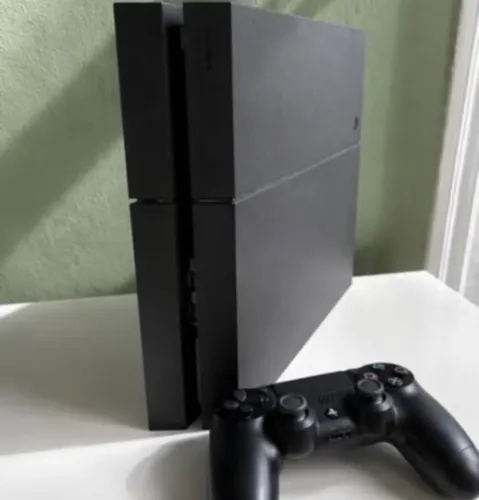 PS4 com 2 controles e jogos 