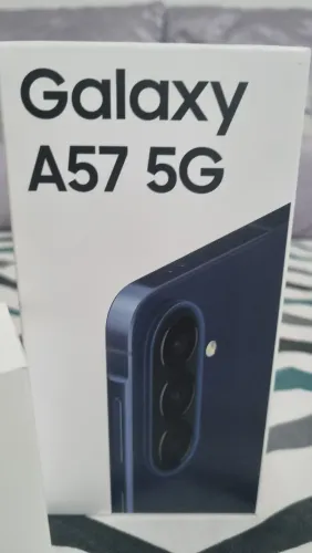 Vendo telefone Galaxy A57 novíssimo +fone G5 cor azul pérolas