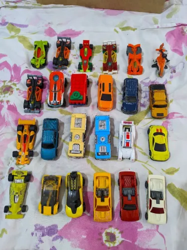 Lote 2 Hotwheels loose.