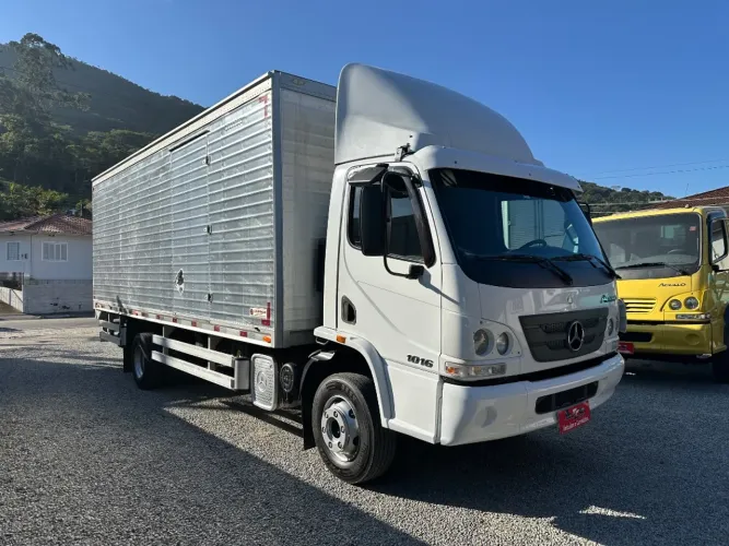 MB Accelo 1016 BAÚ 6,40m