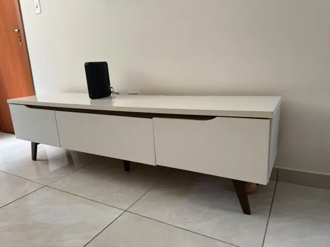 Rack para TV Branco com Detalhe Amadeirado | Moderno