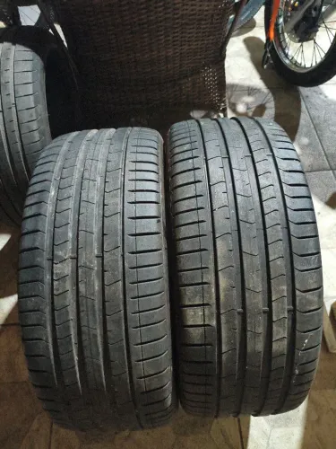 Vendo 2 pneu Pirelli 225/40r21