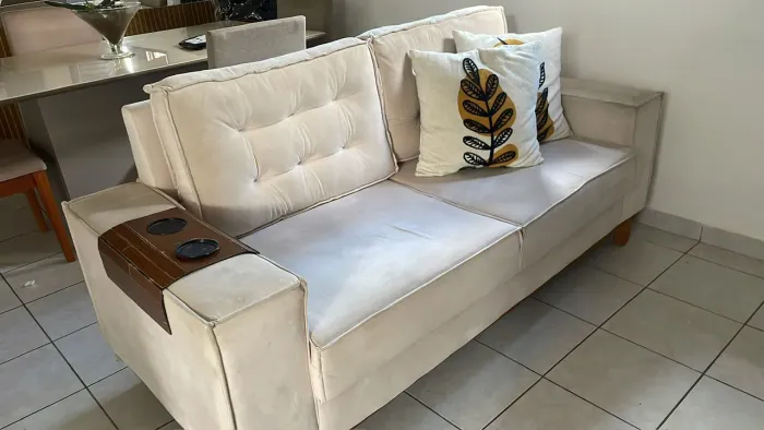 Vende se esse sofá 