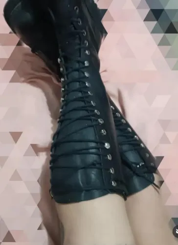 Bota cuturno de couro Tam 35