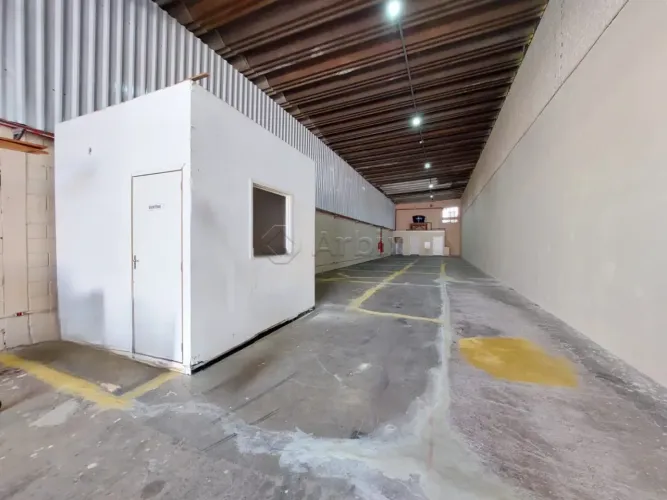 Salão comercial para alugar no bairro Jardim Brasil em Americana/SP