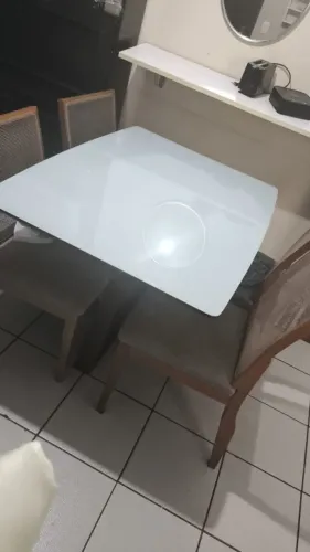 Mesa com 4 cadeiras
