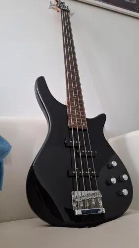 baixo tagima 4 cordas ativo