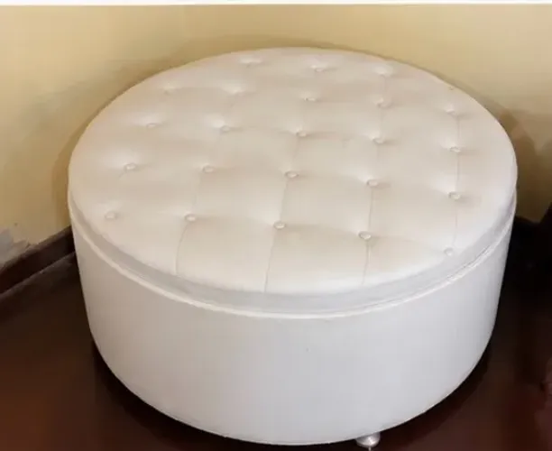 Puff Baú Redondo Branco com Compartimento Interno