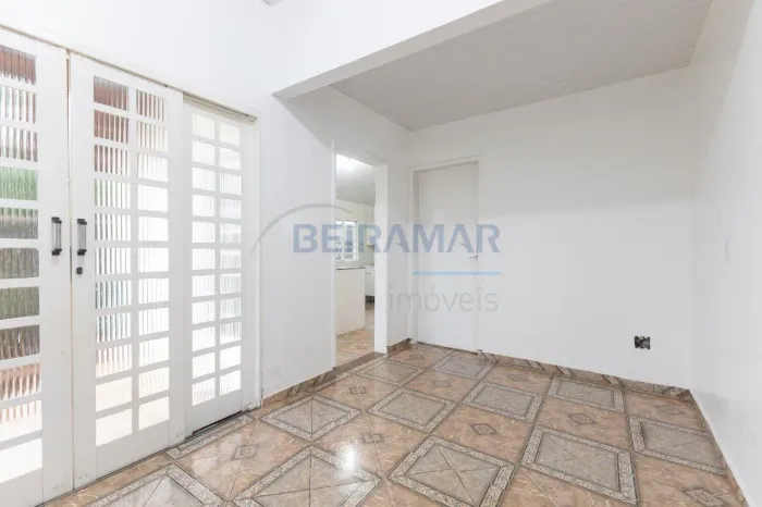 Casa para Venda em Condomínio Fechado de 3 Quartos no Lago Norte - DF