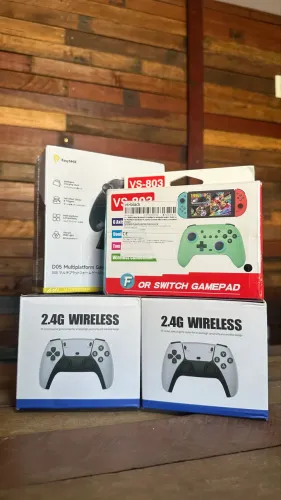 Vídeo game portátil com controles entregamos