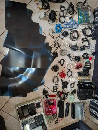 Lote Eletrônicos, Cabos e Peças