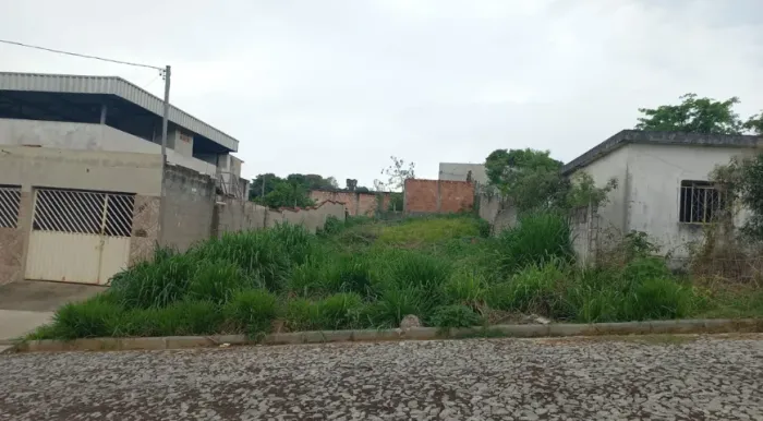 Vendo lote no B. Santa Lúcia 300 m2 80.000