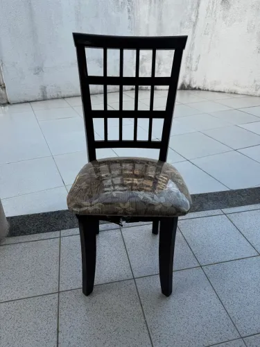 Conjunto de 4 cadeiras de madeira