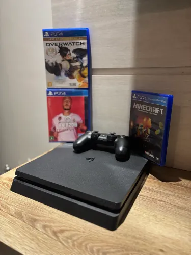 Ps4 slim de 1TB mais 3 jogos e um controle