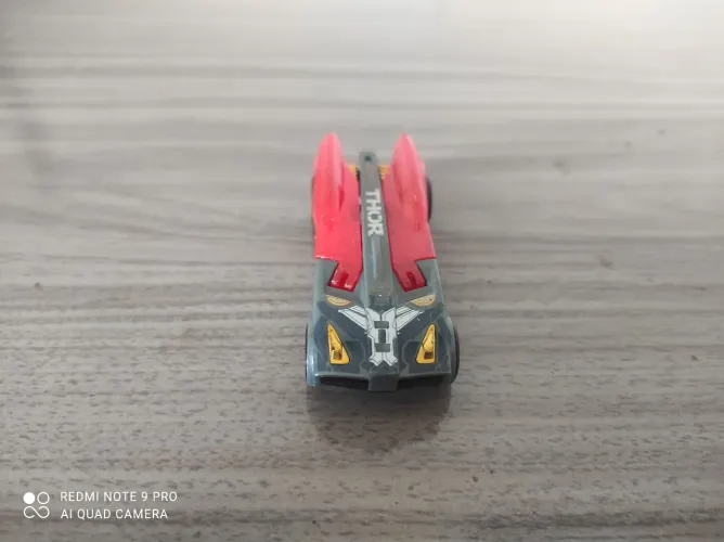 Hot Wheels Buzz Bom 2015 Vingadores Era de Ultron Thor