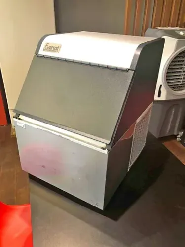 Maquina de Gelo em cubo 50A