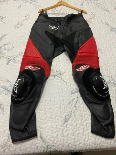 Calça Sport Racing berik com saboneteira  