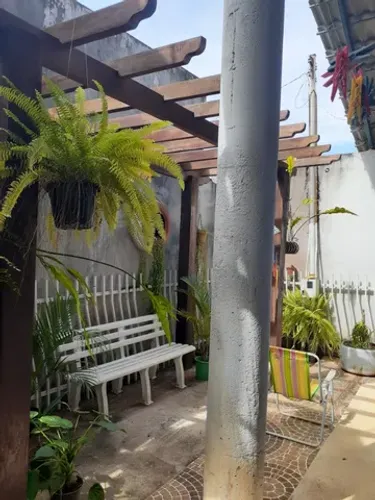 Pergolado de madeira em estrutura aberta