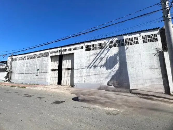Investimento! Vendo Galpão em Alterosas com 400m² e Escritório - R$ 1.200.000,00