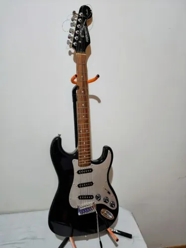 Guitarra Fender Starcaster Strato