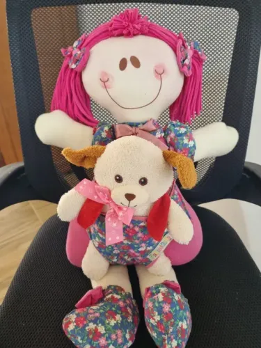 Boneca de pano e ursinho