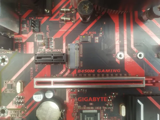 Placa mãe Gigabyte B450 com Ryzen 5 1600