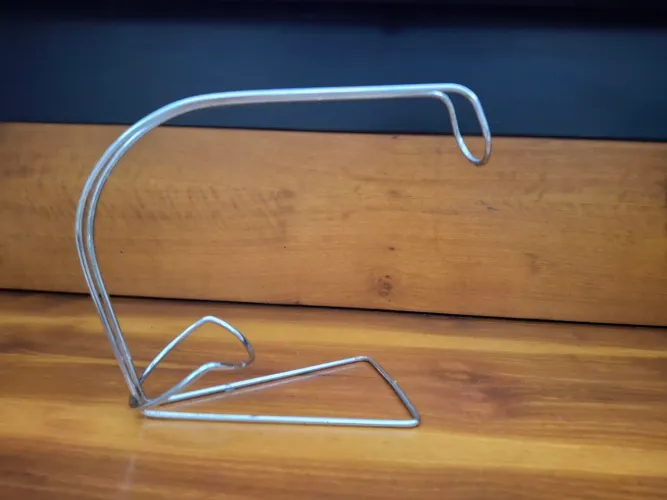 Suporte para garrafa de vinho de mesa.