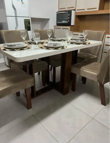 Jogo de mesa 6 cadeiras nova 