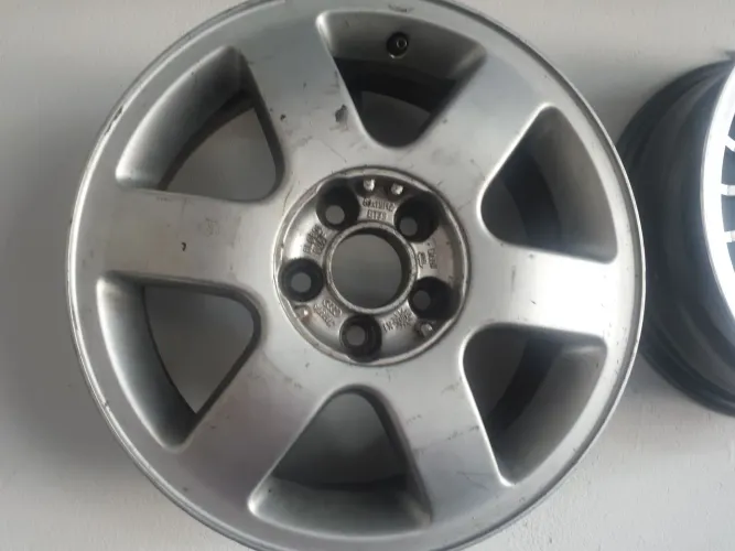 Roda aro 15 Audi A3 Prata original 5x100 jogo usado