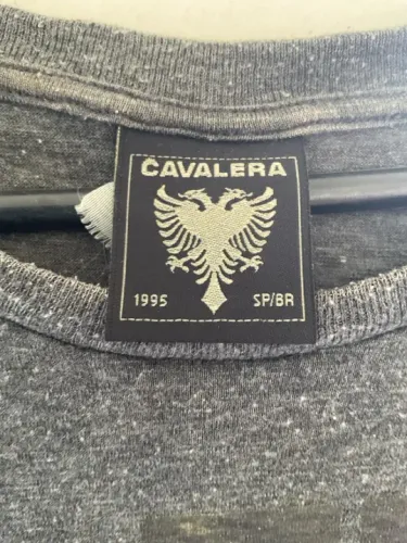 Camiseta Cavallera P, Cinza ORIGINAL.