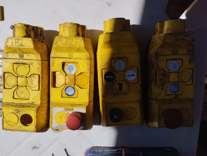 4 Controles de Talha Elétrica - Usados, Precisa de Manutenção - Ótimo Preço<br>