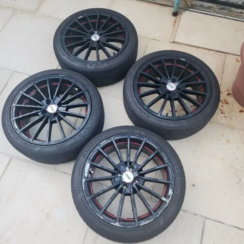 Jogo de pneus com as rodas aro 17