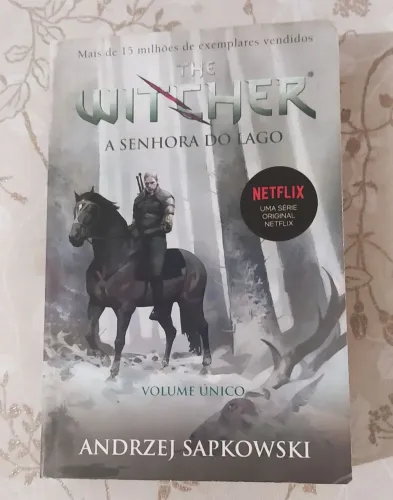 Livro The Witcher - A Senhora do Lago. NETFLIX  ***