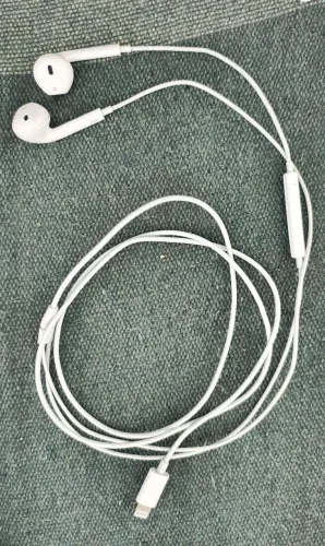 Fone de ouvido Apple EarPods com conector Lightning