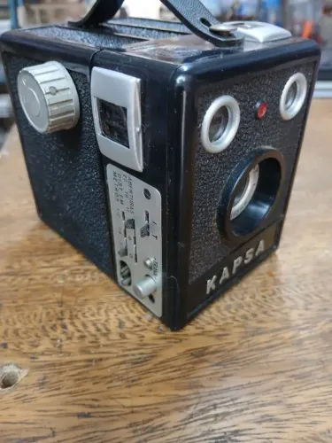 Camera Kapsa analógica antiga para pelicula de filme com case de couro.