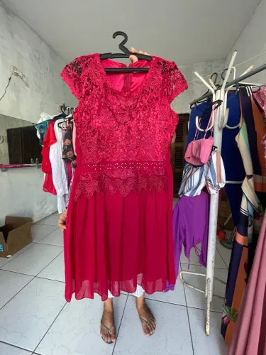 Vestido de festa marsala