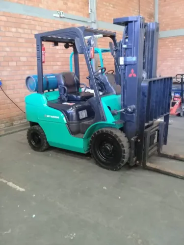 Empilhadeira Mitsubishi FG25NM